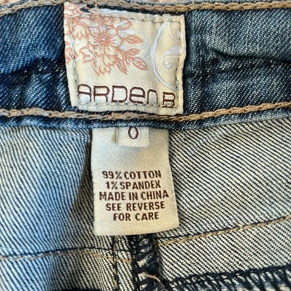 Jean shorts Size 0 - Picture 3 of 4